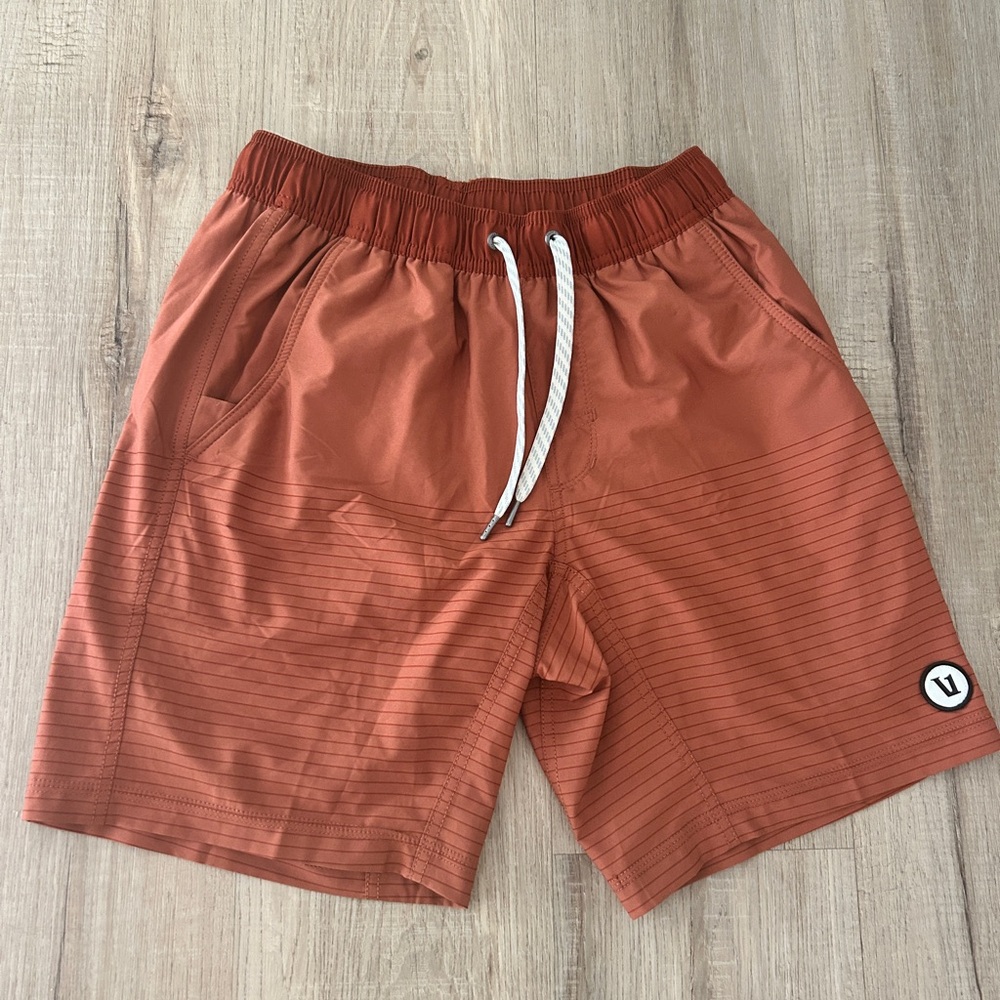 Vuori men’s Kore shorts in size XS